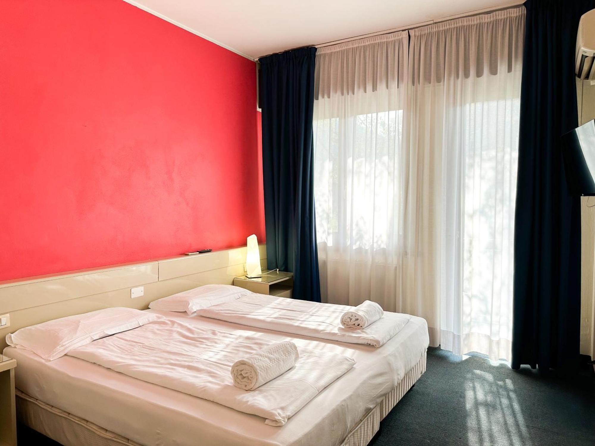 Hotel Bristol Riva del Garda Exterior photo