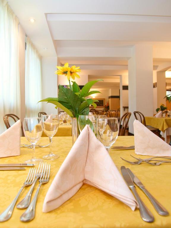 Hotel Bristol Riva del Garda Exterior photo