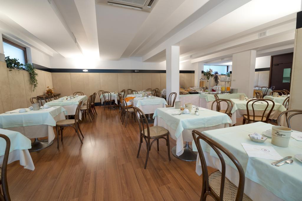 Hotel Bristol Riva del Garda Exterior photo