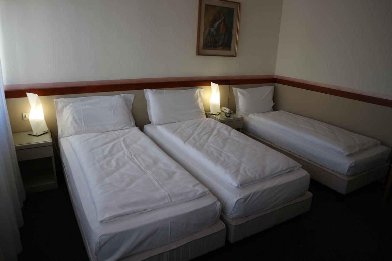 Hotel Bristol Riva del Garda Exterior photo